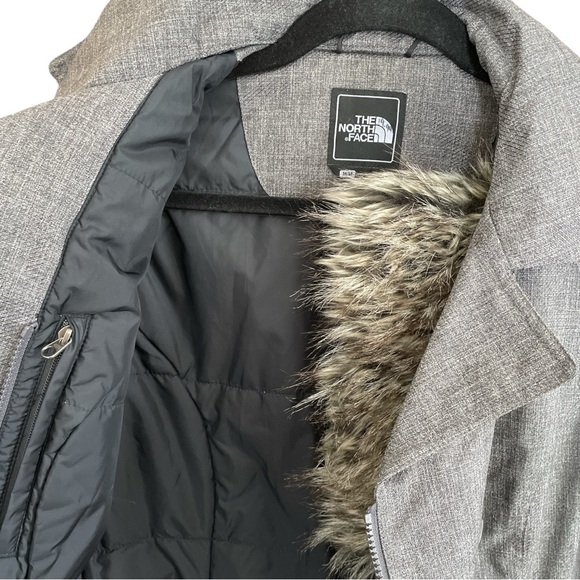 THE NORTH FACE Women’s Double-breasted Winter Jacket Primaloft faux collar, med - Picture 4 of 12